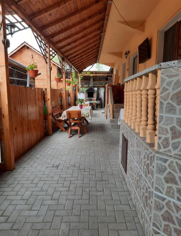 Pensiunea Cristiana Curtea de Argeş Exteriör bild